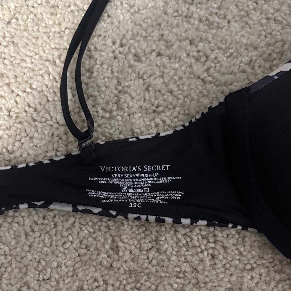 Victoria's Secret Leopard Print Bra in Black and Cream - Picture 2 of 2